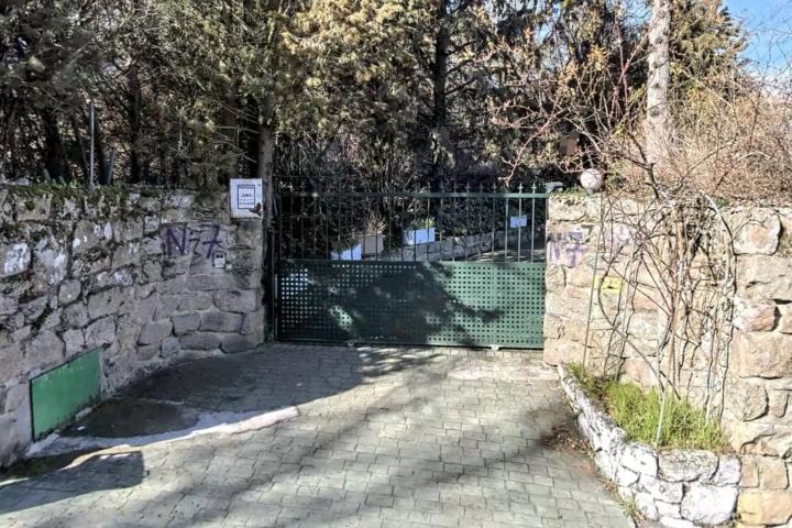 Exterior de la vivienda de Beatrice de Borbón en Las Rozas que sale a subasta.