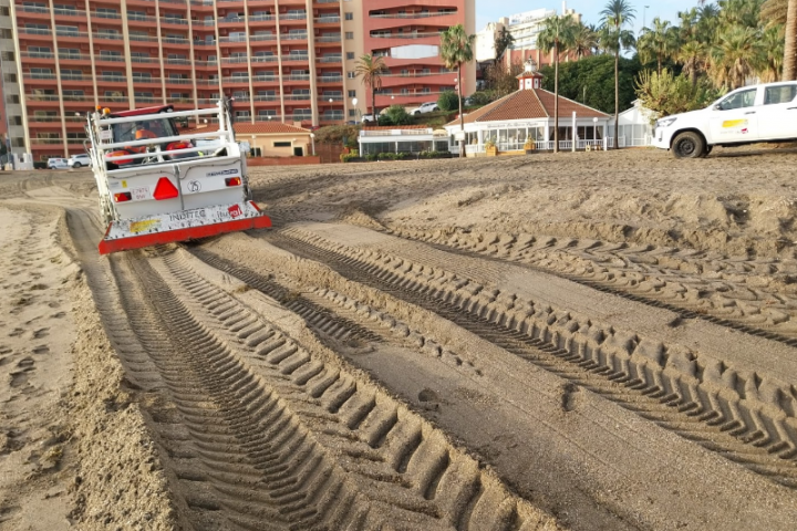 Imagen de los trabajos realizados en la costa de Benalmádena (Málaga)