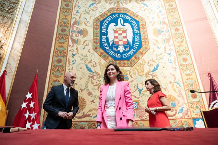 La presidenta de la Comunidad de Madrid, Isabel Díaz Ayuso, en una imagen de archivo en la Complutense.