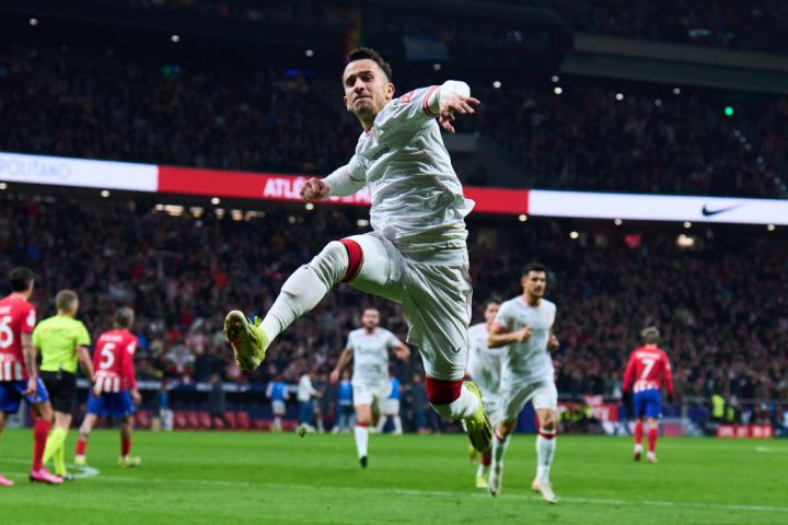 Alex Berenguer celebra el único gol del partido de ida de la semifinal de Copa del Rey entre Atlético de Madrid y Athletic.