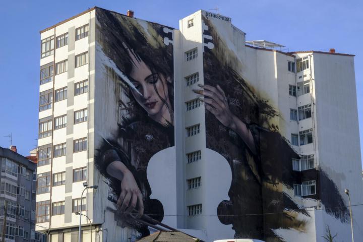 Fotografía del mural del artista madrileño Sfhir, (Hugo Lomas) situado en el pueblo de Fene, A Coruña.