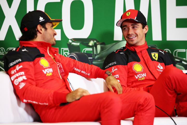 Carlos Sainz y Charles Leclerc.