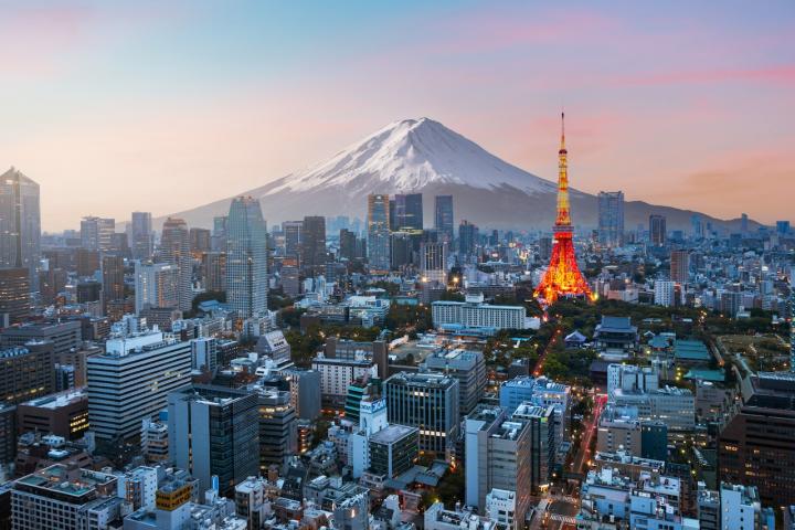El skyline de Tokyo con el Monte Fuji de fondo.
