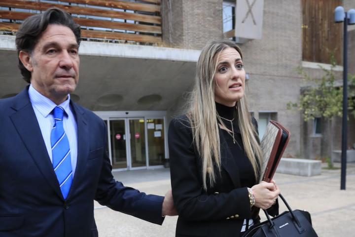 Luis Lorenzo y Arancha Palomino, saliendo del juzgado el 8 de noviembre de 2022.