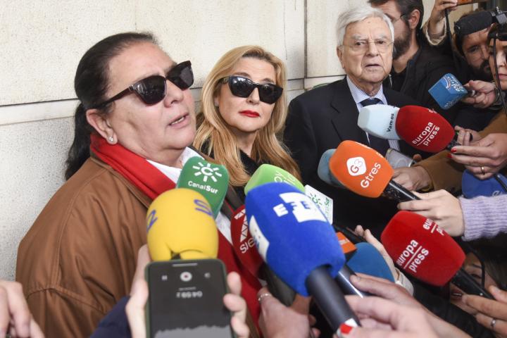 Maria del Monte e Inmaculada Casal, al salir del juzgado el 16 de febrero de 2024.