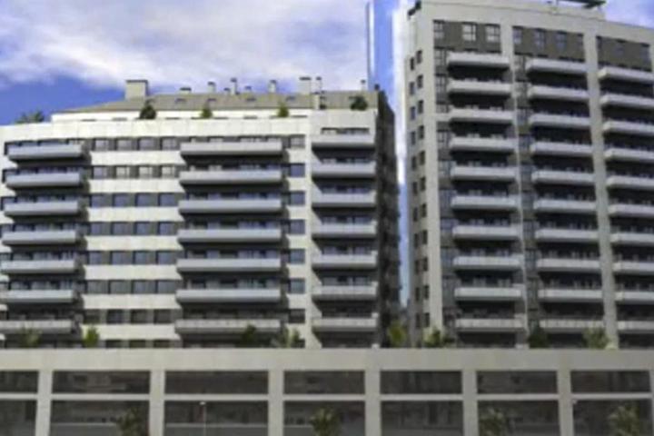 Captura de un video de la promotora Fbex con el que presentaba su complejo en Valencia, devastado ayer por las llamas, como dos edificios vanguardistas y singulares con fachadas revestidas con un innovador material de aluminio tipo alucobond y la máxima calidad en materiales de construcción con unas modernas instalaciones, acabados y equipamientos.