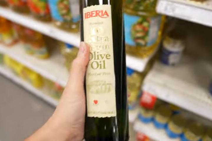 Aceite de oliva en el supermercado 'Target'.