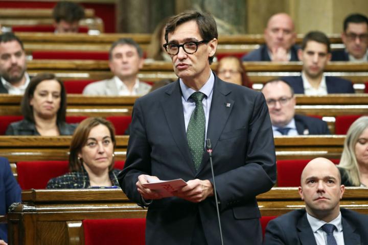 Salvador Illa, jefe de la oposición en el Parlament de Catalunya, en una de sus intervenciones.