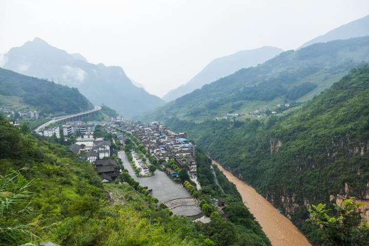 El condado de Yanjin a las orillas del río Nanxi