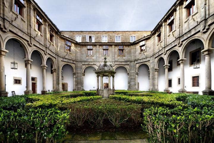 Claustro de San Mateo del Parador de Santiago.