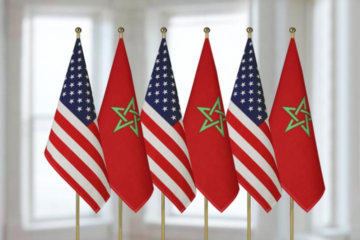 Imagen de archivo de una hilera de banderas de EEUU y Marruecos.