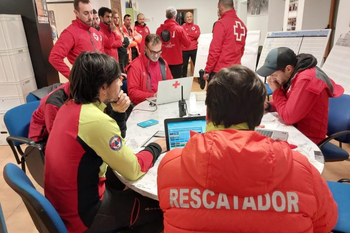 Operativo de rescate organizado en Cantabria para rescatar a cuatro espeleólogos atrapados en una cueva de Arredondo.