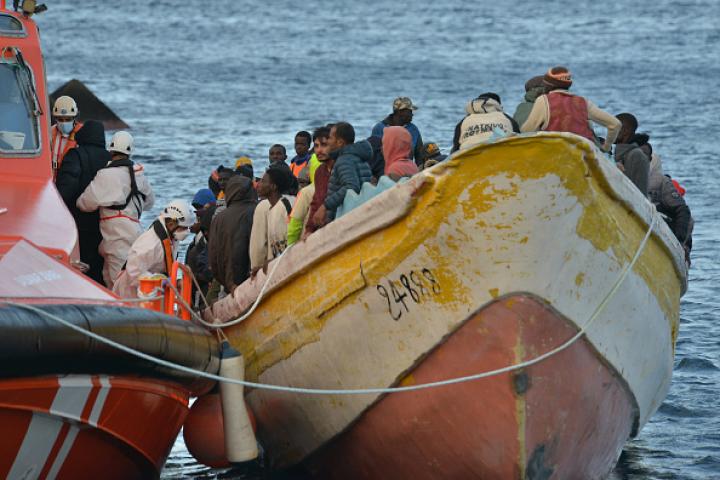 Imagen de archivo de otro rescate de migrantes en El Hierro (Canarias).
