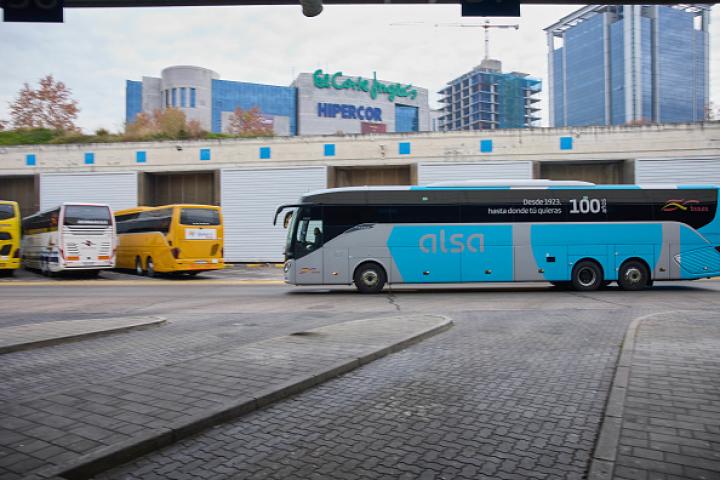 Imagen de archivo de un autobús de la compañía Alsa, en Madrid.