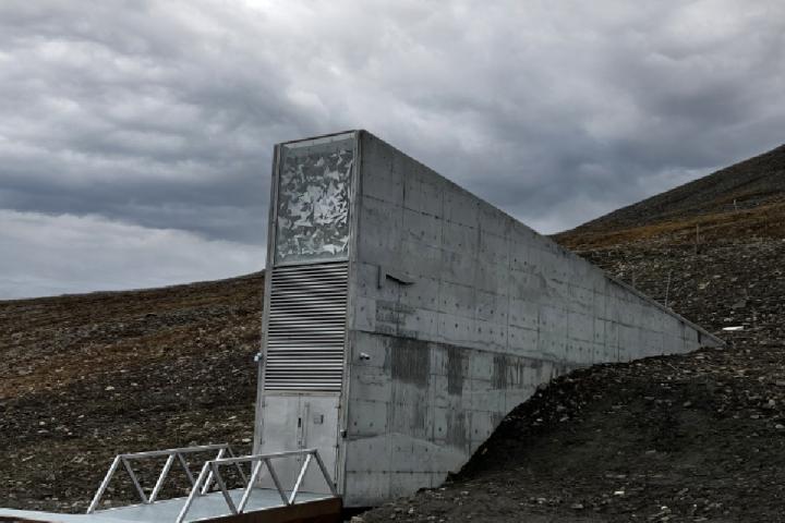 Fachada del Global Seed Vault o Banco Mundial de Semillas en Svalbard (Noruega).