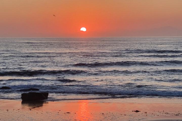 Puesta de sol en la playa.