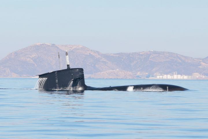 El submarino S-81 de Navantia, en aguas de Cartagena el día de su botadura.