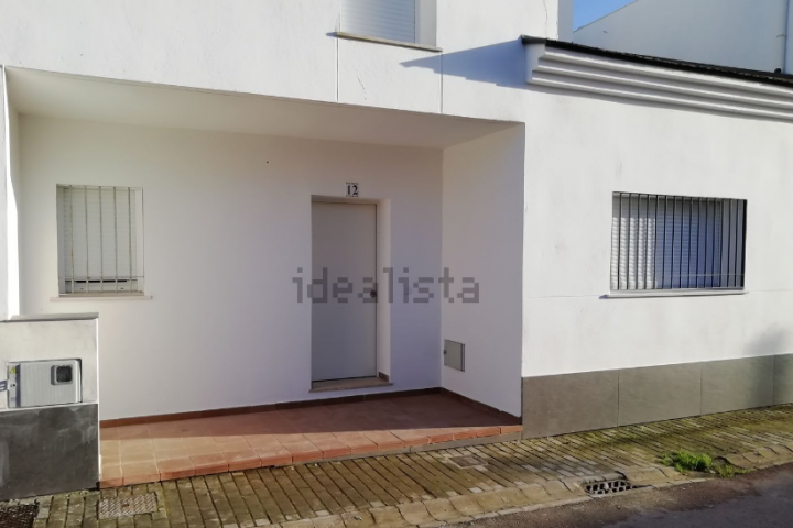 Casa de nueva construcción en Villar del Rey.