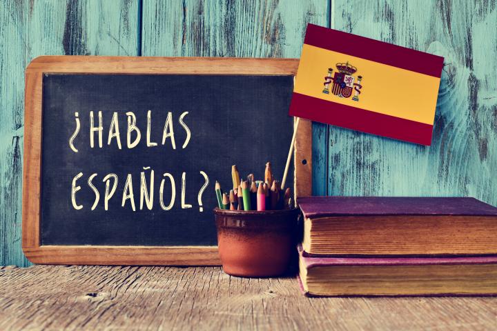 Hablar español.
