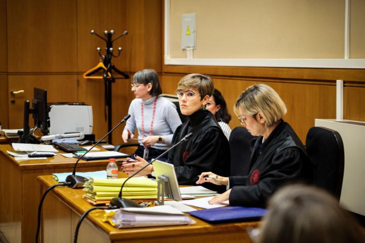 Inés Guardiola (en el centro), durante el juicio a Dani Alves