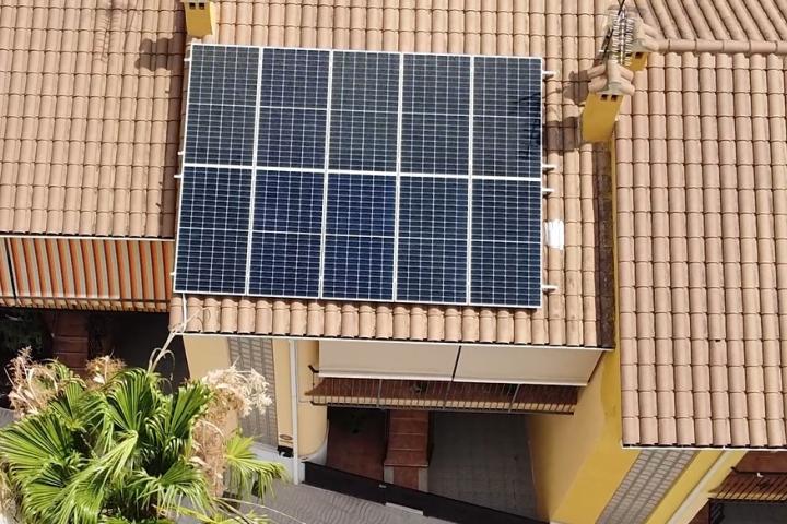 Placas solares para ahorrar en la factura de la luz.