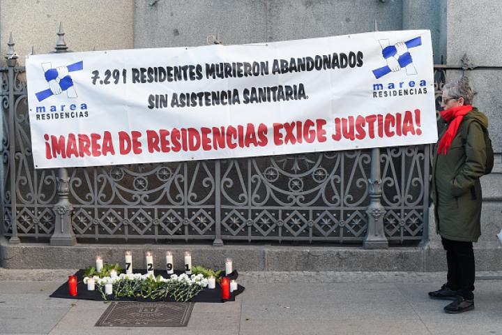 Acto de la Marea de Residencias Verdad y Justicia en memoria de los fallecidos en las residencias de mayores de Madrid durante la pandemia.