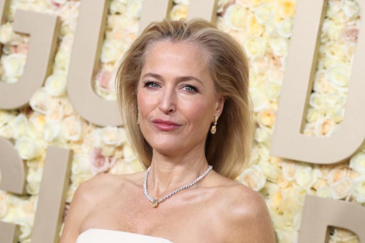 La actriz Gillian Anderson, en los Globos de Oro 2024.