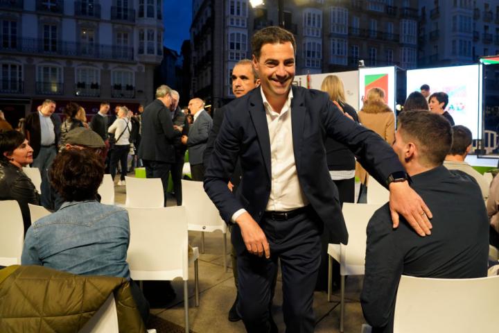 El candidato a lehendakari del PNV, Imanol Pradales, en el arranque de la campaña electoral en País Vasco.