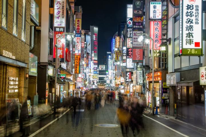 Kabukicho, popular zona de ocio de Tokio conocida por su vida nocturna para adultos.