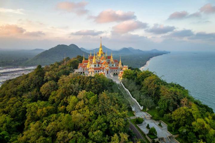 Vista aérea de una de las muchas pagodas de Tailandia