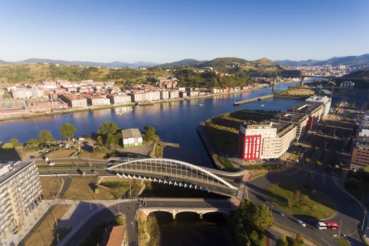 Vista de Barakaldo, donde se ha vendido el primer premio de la Lotería Nacional de hoy sábado 13 de abril.