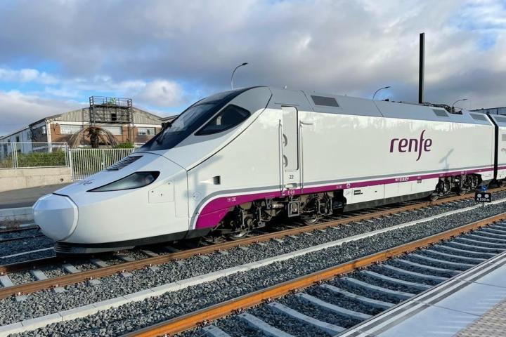Uno de los trenes Alvia de Renfe que circula por Extremadura.