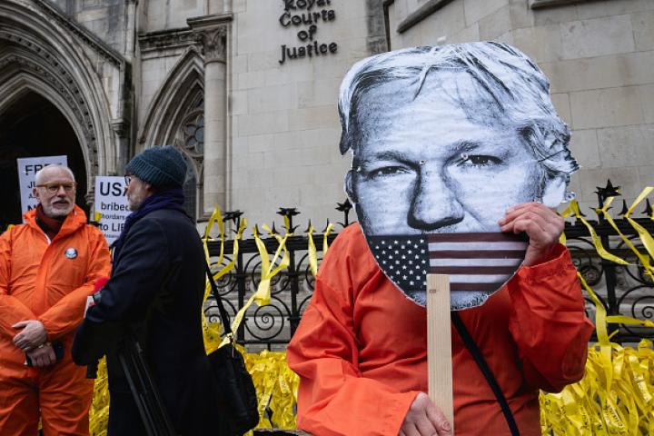 Imagen de archivo de una protesta en favor de la libertad de Julian Assange, ante el Supremo británico.