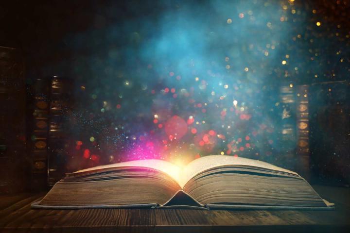 Libro antiguo abierto