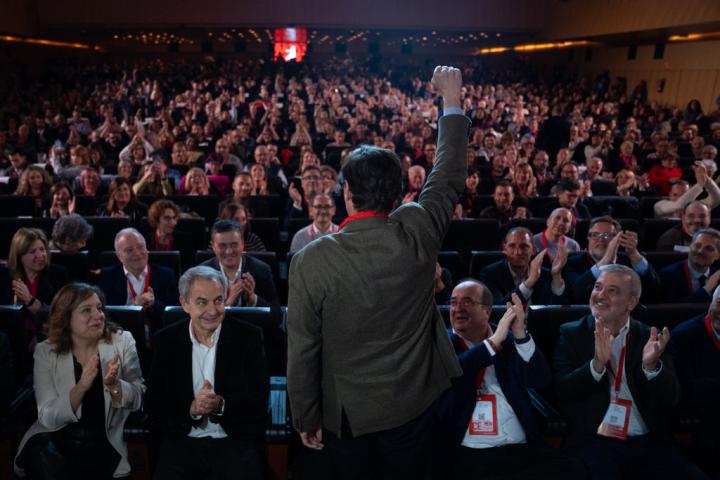El candidato del PSC, Salvador Illa, agradece a sus compañeros de partido su nombramiento en el último congreso de los socialistas catalanes.
