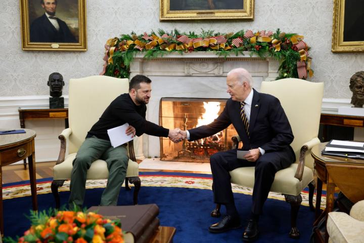 Imagen del último encuentro en la Casa Blanca entre el presidente de Ucrania, Volodimir Zelenski, y el presidente de los Estados Unidos, Joe Biden.