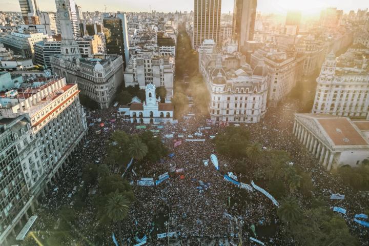 Manifestación en Buenos Aires que ha salido a la calle para defender la educación pública en Argentina