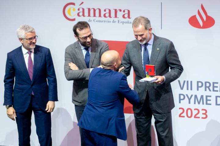 Felipe VI entrega el premio 'Pyme del Año' a Ángel Llavero, responsable de Meltio