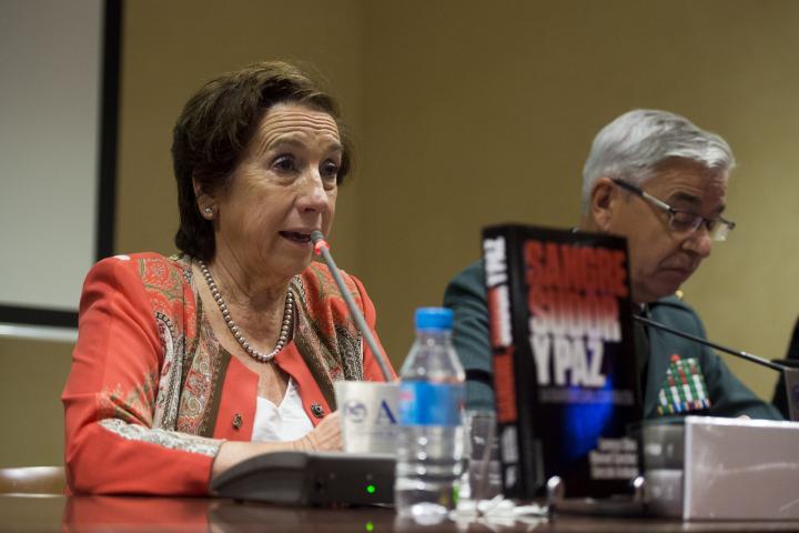 Victoria Prego, durante la presentación del libro 'Sangre, Sudor y Paz. La Guardia Civil contra ETA' en Madrid en 2017.