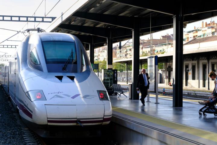 El tren de alta velocidad llegó en noviembre de 2023 a Asturias, después de 20 años de obras.