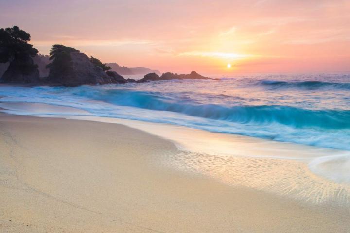 La hermosa playa de Blanes al atardecer