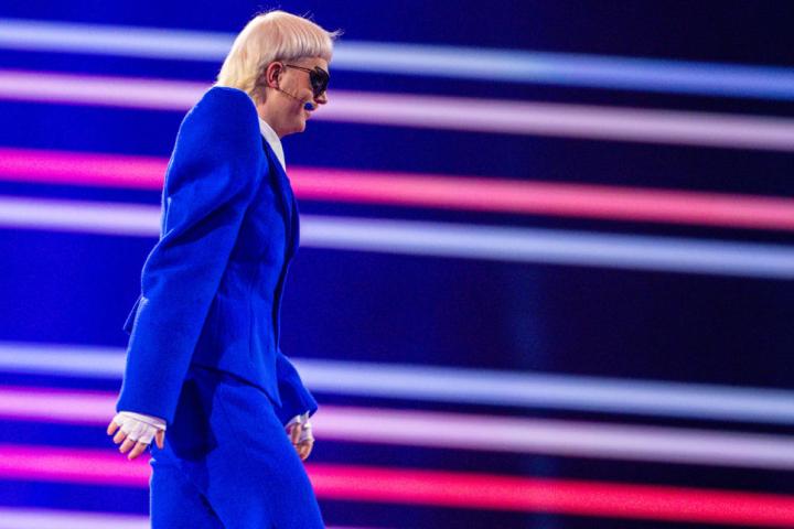 Joost Klein, de Países Bajos, abandonando el escenario de Eurovisión el 10 de mayo de 2024.