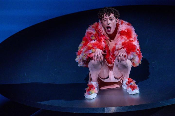 Nemo, representante de Suiza en Eurovisión con 'The Code', durante un ensayo.