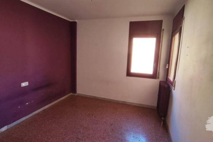 Piso de 102 metros cuadrados en Almenar (Lérida) por 44.200 euros