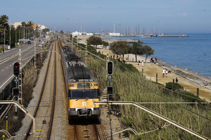 Un robo de cobre ha afectado gravemente a todas las líneas de cercanías (Rodalies) de Catalunya el domingo, mientras los problemas persisten en días posteriores.