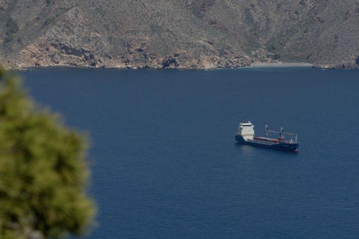 El buque Borkum, fondeado en Cabo Tiñoso, en Cartagena.