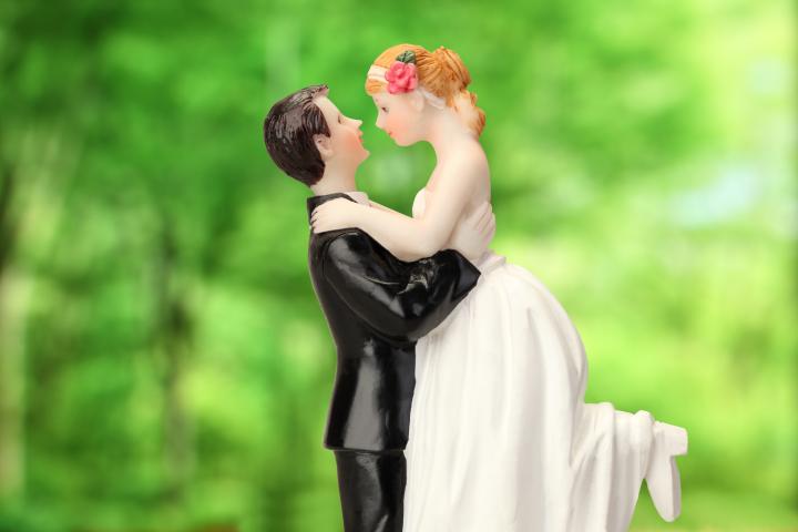 Imagen de archivo de unos muñecos de tarta de boda.