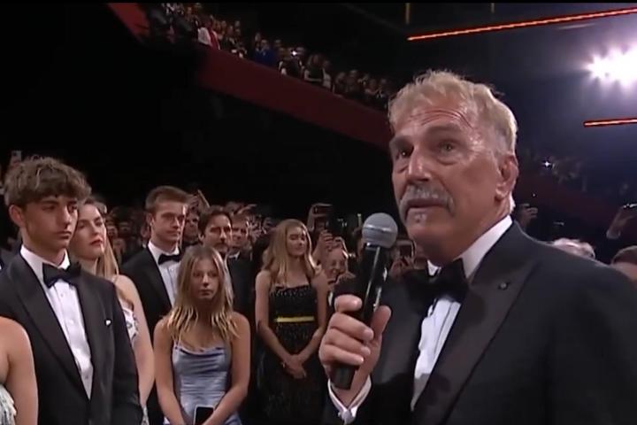 Kevin Costner, tras ser ovacionado en Cannes.