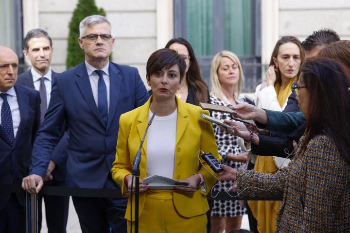 La ministra de Vivienda y Agenda Urbana, Isabel Rodríguez, durante una rueda de prensa este jueves en el Congreso.