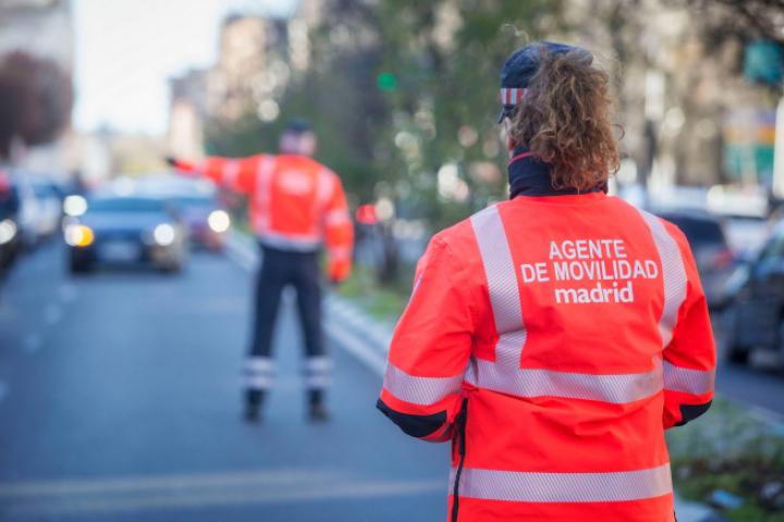 Una agente de movilidad del Ayuntamiento de Madrid, en una imagen de archivo